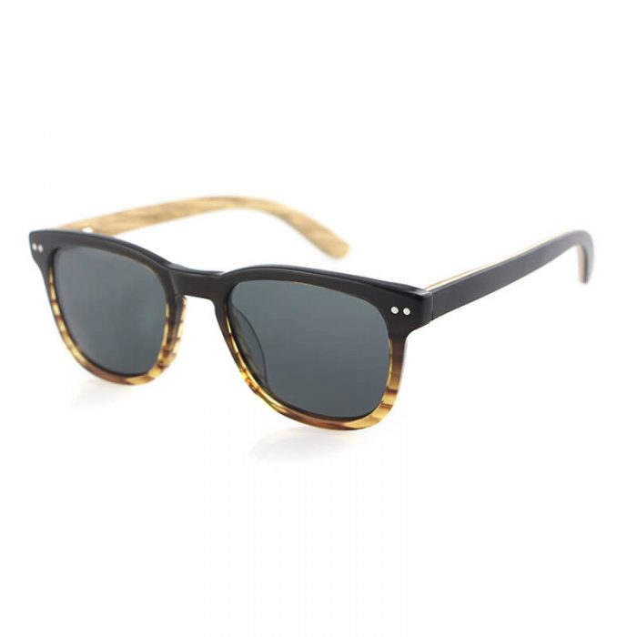 Fashion trending wood temples rose gold unisex acetate sunglasses on a woman - Image 7